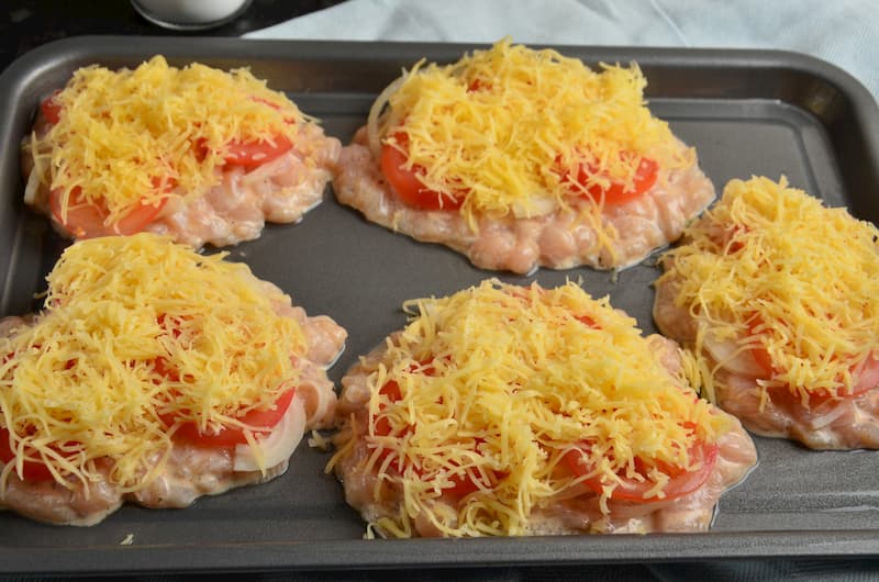 Отбивная из куриного филе с помидорами и сыром – кулинарный рецепт