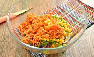 Овощной салат с консервированной кукурузой и морковкой по-корейски
